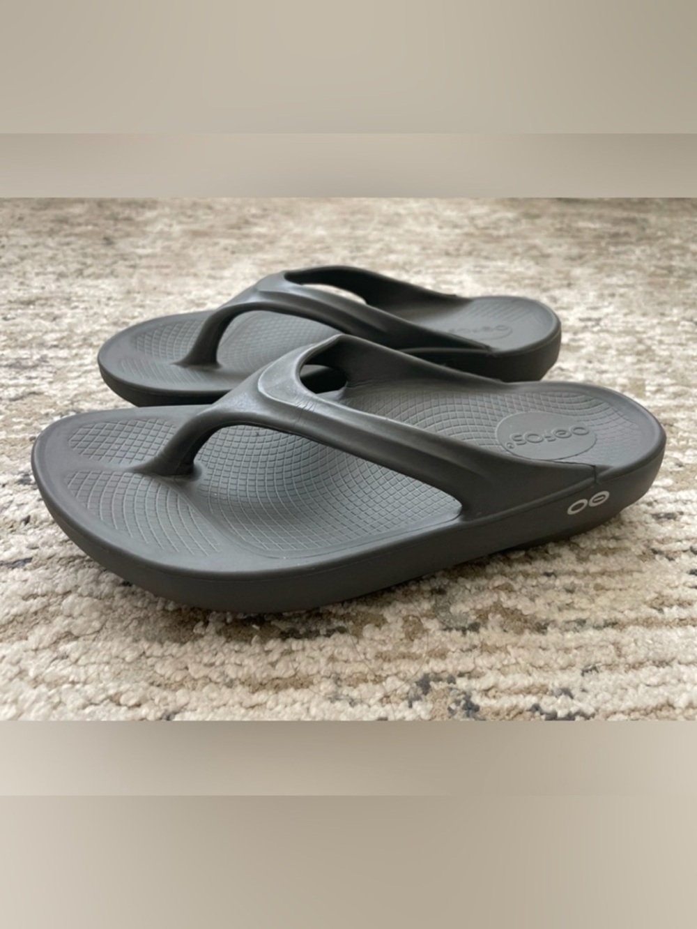 OOFOS Women's Gray Thong Sandals